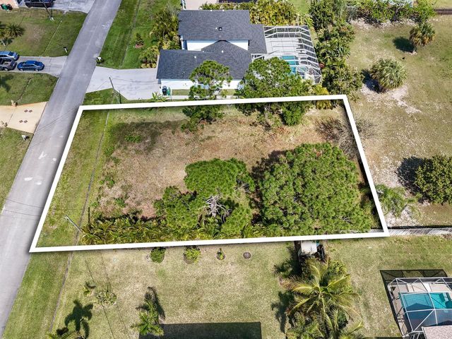 5849 NW Mesa Circle, Port St. Lucie, FL 34986