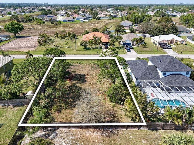 5849 NW Mesa Circle, Port St. Lucie, FL 34986