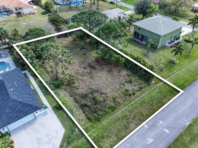 5849 NW Mesa Circle, Port St. Lucie, FL 34986