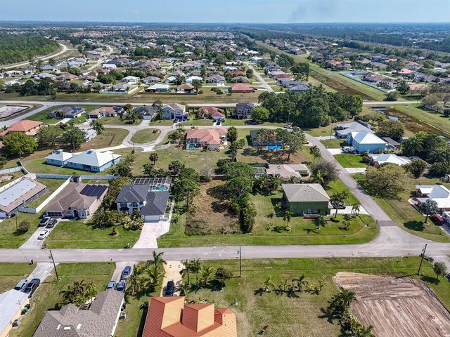5849 NW Mesa Circle, Port St. Lucie, FL 34986