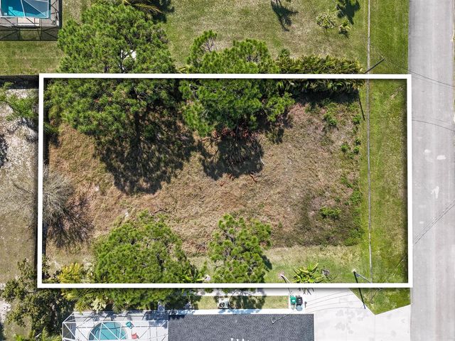 5849 NW Mesa Circle, Port St. Lucie, FL 34986