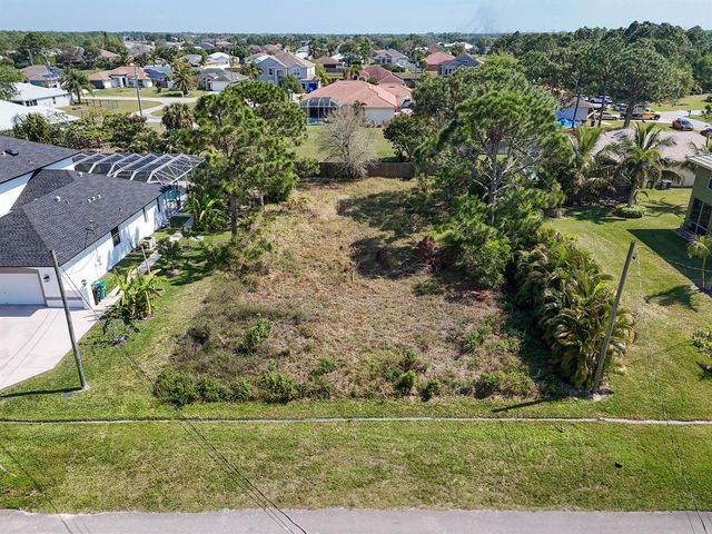 5849 NW Mesa Circle, Port St. Lucie, FL 34986