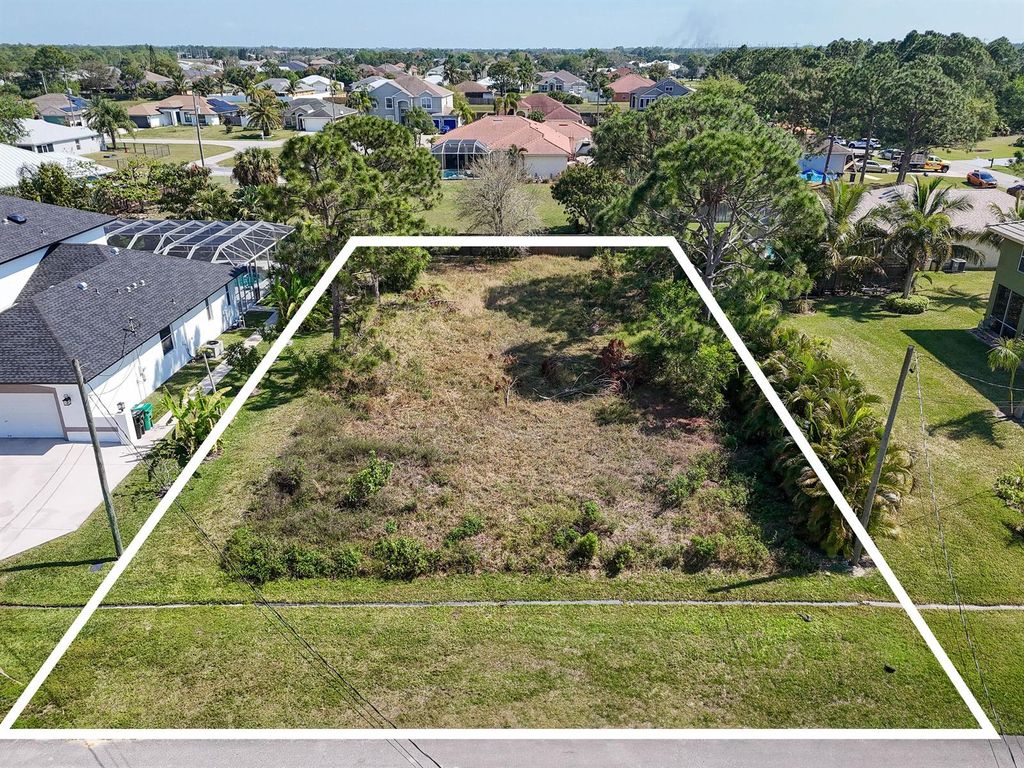 5849 NW Mesa Circle, Port St. Lucie, FL 34986