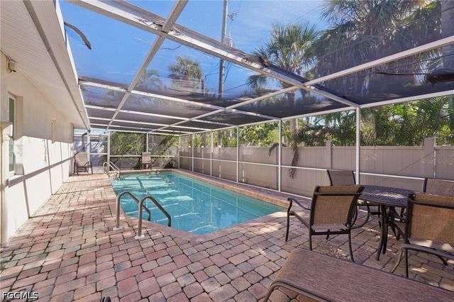 210 Hibiscus DR, Fort Myers Beach, FL 33931