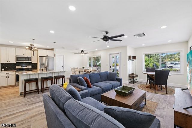 210 Hibiscus DR, Fort Myers Beach, FL 33931