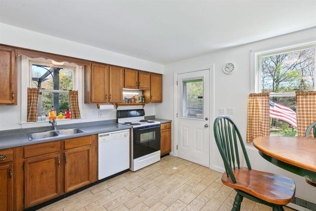 39 Prescott Road, Raymond, NH 03077