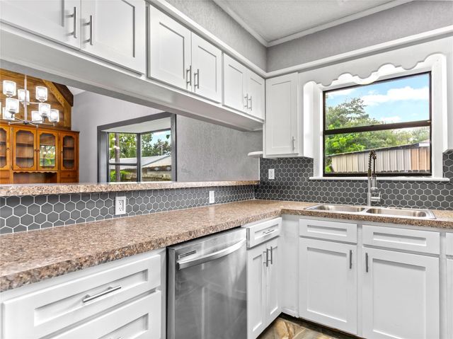 305 Johnson Avenue, Palacios, TX 77465