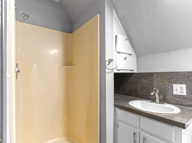 305 Johnson Avenue, Palacios, TX 77465