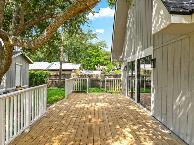 305 Johnson Avenue, Palacios, TX 77465