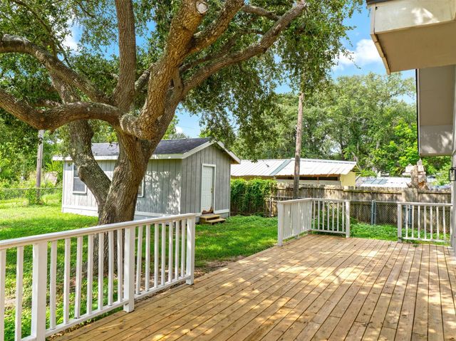 305 Johnson Avenue, Palacios, TX 77465