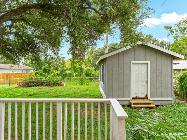 305 Johnson Avenue, Palacios, TX 77465