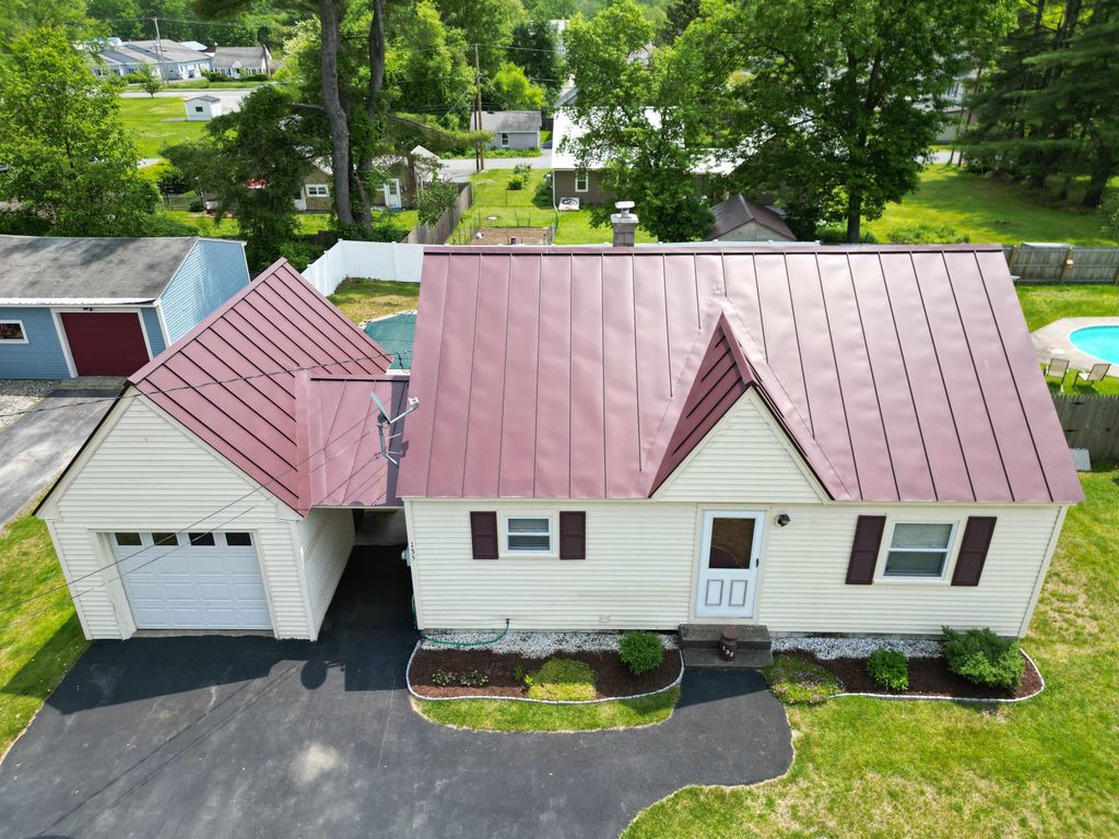 135 Hanover Street, Hartford, VT 05001