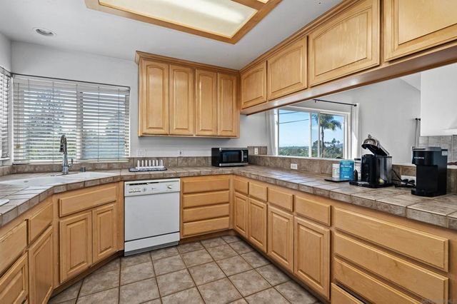 9350 Golondrina Dr, La Mesa, CA 91941