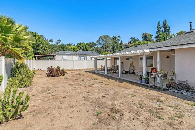 9350 Golondrina Dr, La Mesa, CA 91941