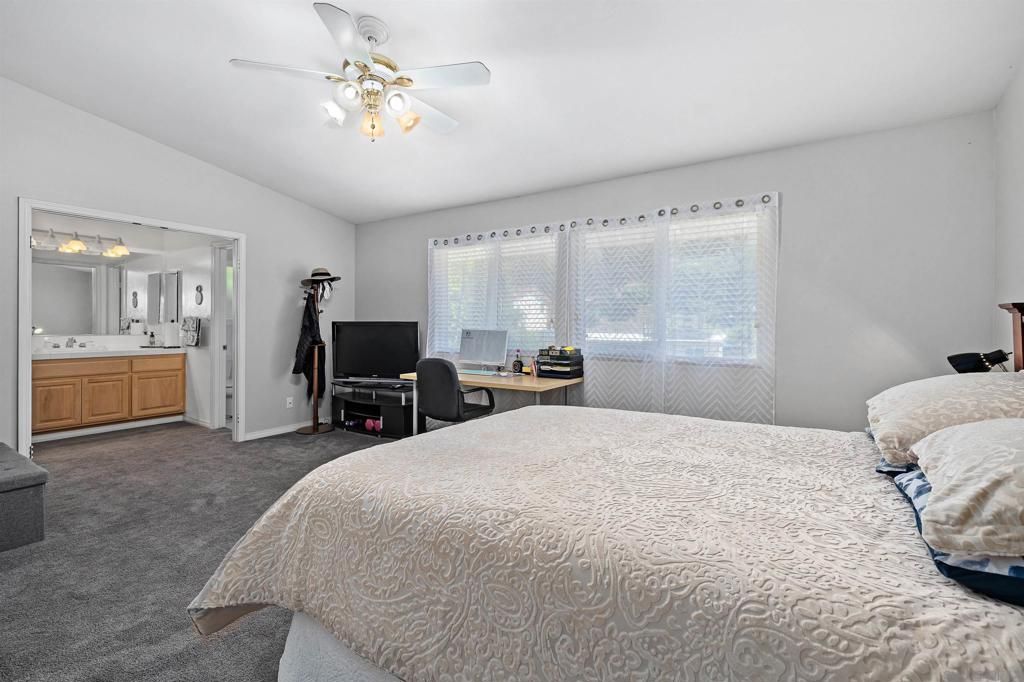 Image 19 of property listing at 9350 Golondrina Dr, La Mesa, CA 91941