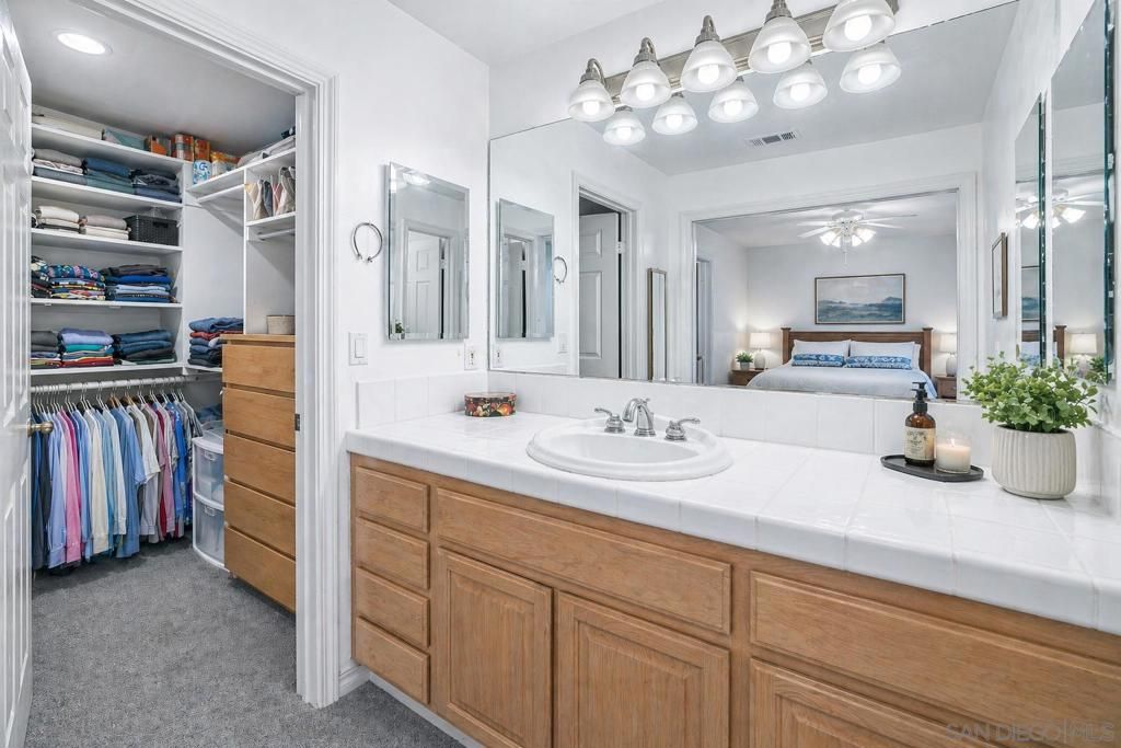 Image 20 of property listing at 9350 Golondrina Dr, La Mesa, CA 91941
