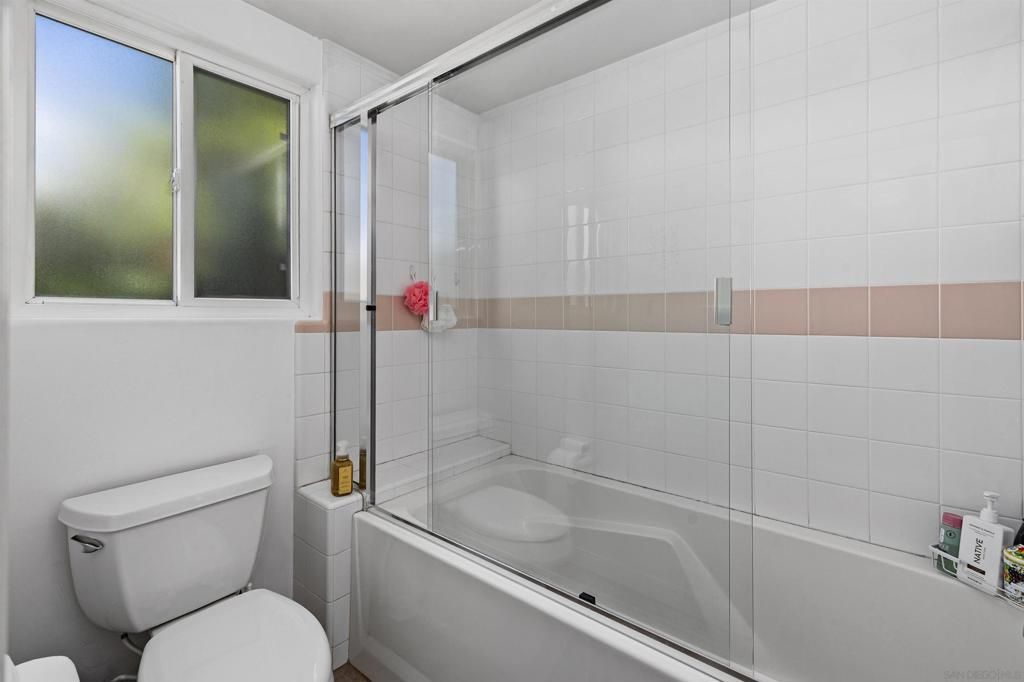 Image 22 of property listing at 9350 Golondrina Dr, La Mesa, CA 91941