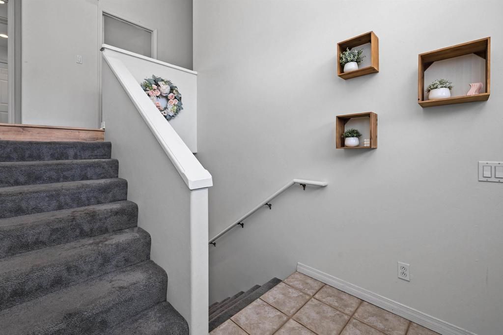 Image 3 of property listing at 9350 Golondrina Dr, La Mesa, CA 91941