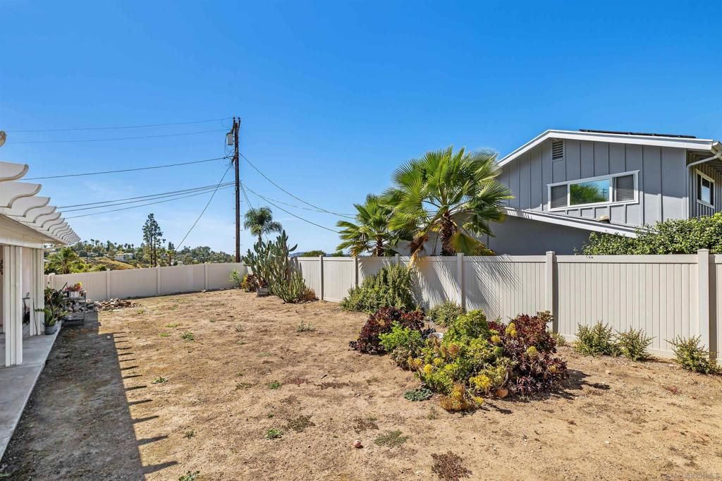 Image 35 of property listing at 9350 Golondrina Dr, La Mesa, CA 91941