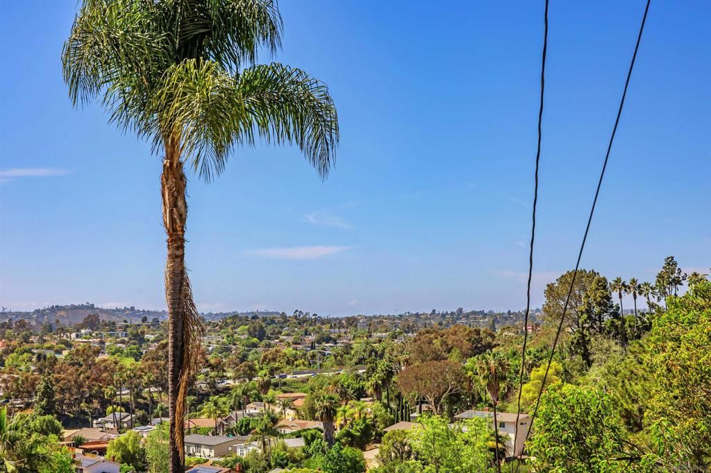 Image 38 of property listing at 9350 Golondrina Dr, La Mesa, CA 91941