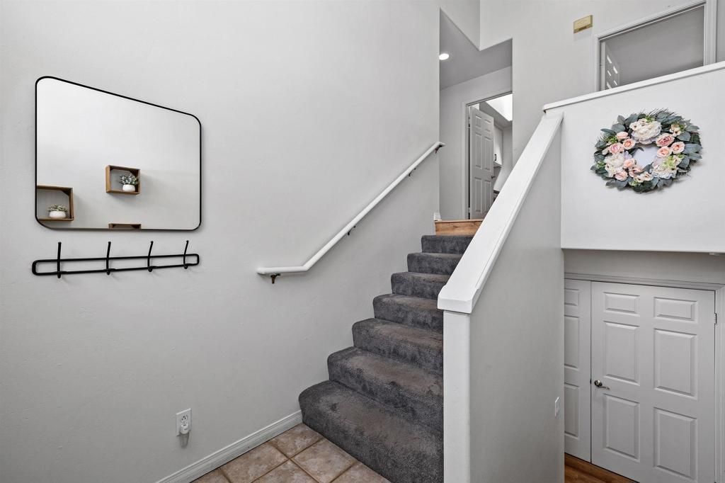 Image 4 of property listing at 9350 Golondrina Dr, La Mesa, CA 91941
