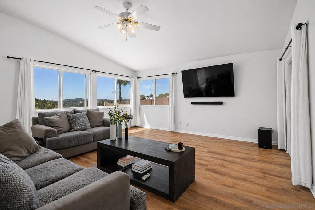 Image 5 of property listing at 9350 Golondrina Dr, La Mesa, CA 91941