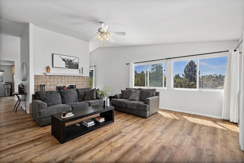 Image 7 of property listing at 9350 Golondrina Dr, La Mesa, CA 91941