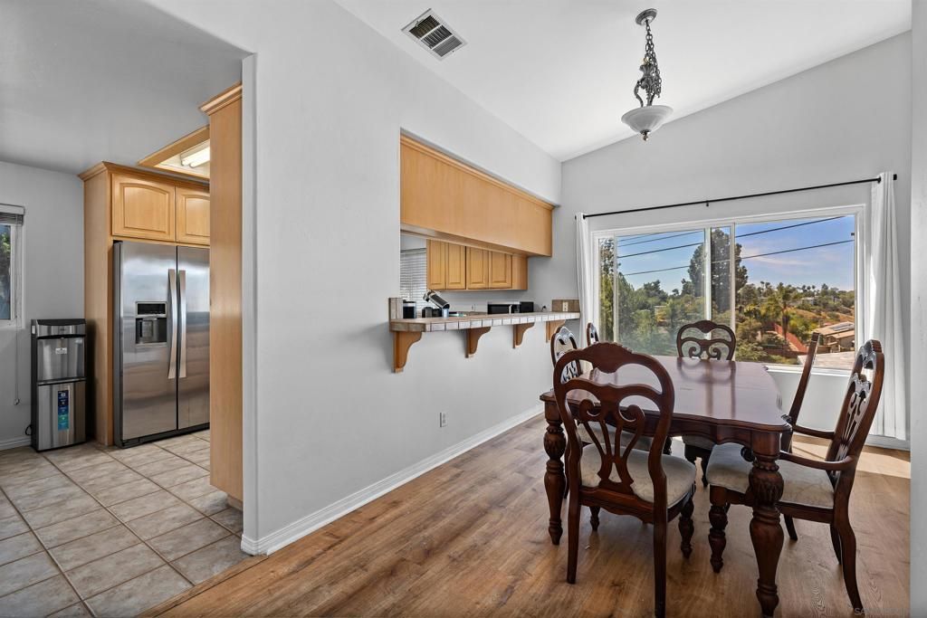 Image 9 of property listing at 9350 Golondrina Dr, La Mesa, CA 91941