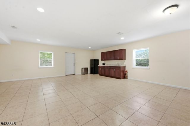 433 Linden Ave, Elizabeth City, NJ 07202