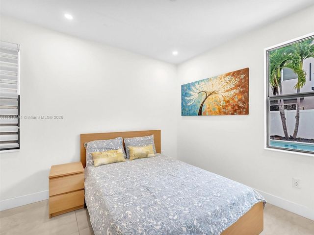 10250 NW 76th Ter ., Doral, FL 33178