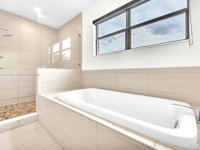 10250 NW 76th Ter ., Doral, FL 33178