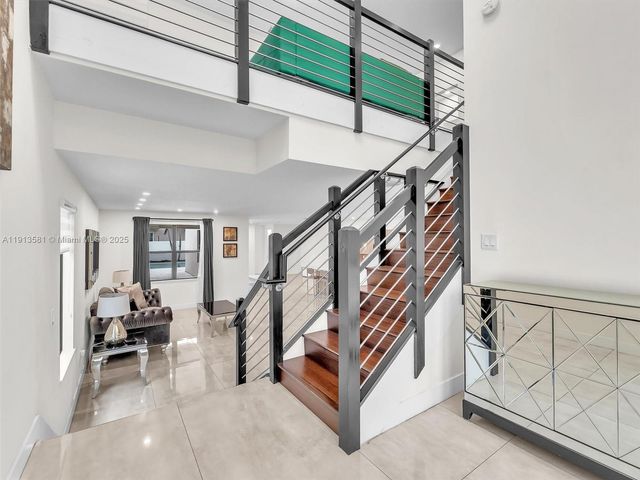 10250 NW 76th Ter ., Doral, FL 33178