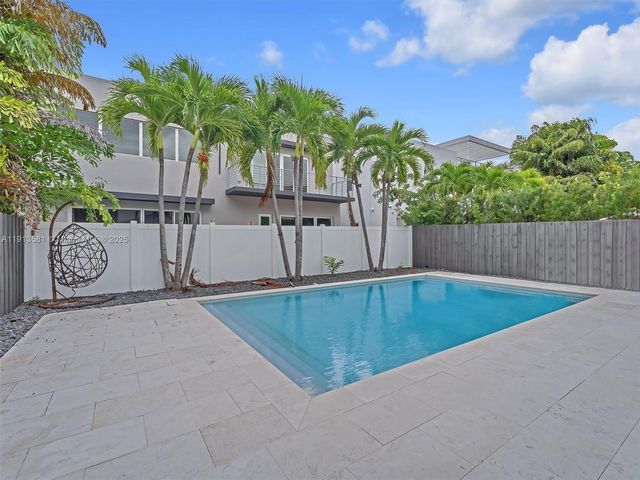 10250 NW 76th Ter ., Doral, FL 33178