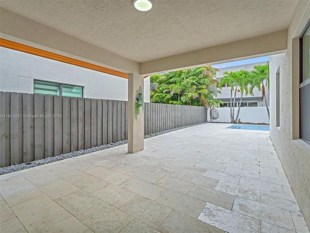 10250 NW 76th Ter ., Doral, FL 33178