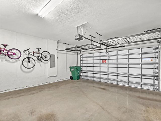 10250 NW 76th Ter ., Doral, FL 33178