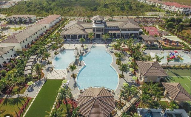 10250 NW 76th Ter ., Doral, FL 33178