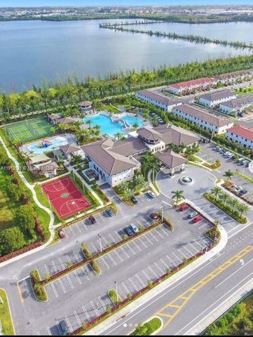 10250 NW 76th Ter ., Doral, FL 33178