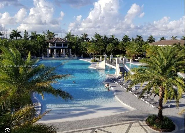 10250 NW 76th Ter ., Doral, FL 33178