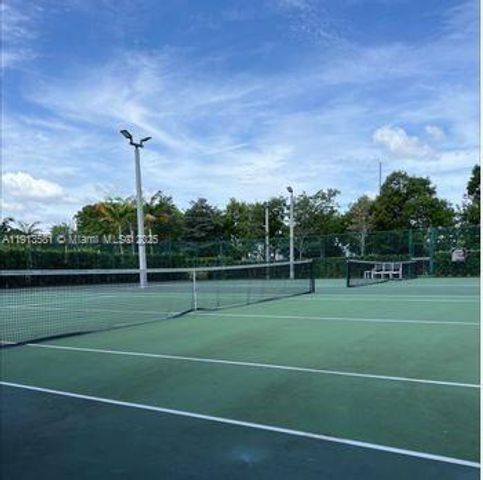 10250 NW 76th Ter ., Doral, FL 33178