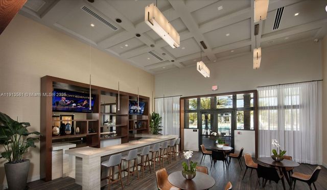 10250 NW 76th Ter ., Doral, FL 33178