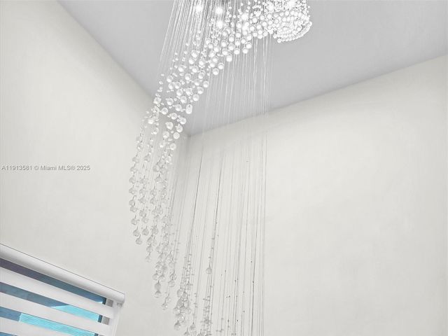 10250 NW 76th Ter ., Doral, FL 33178