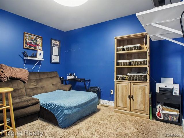 8686 Summer Ridge Drive, Freeland, MI 48623