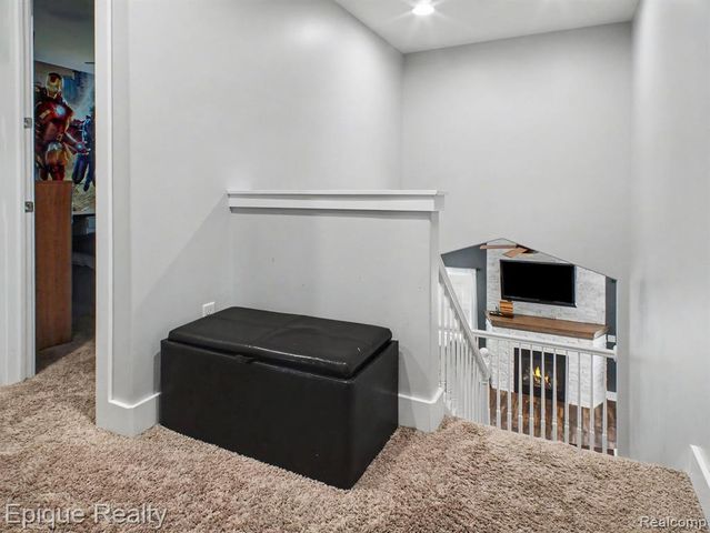 8686 Summer Ridge Drive, Freeland, MI 48623