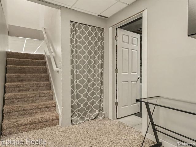 8686 Summer Ridge Drive, Freeland, MI 48623