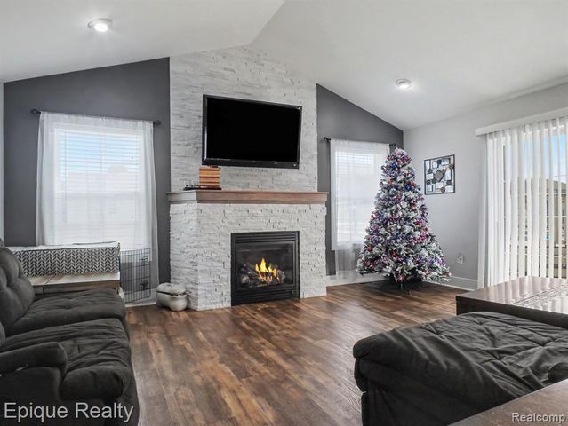 8686 Summer Ridge Drive, Freeland, MI 48623