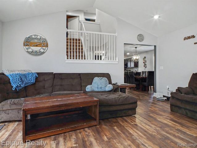 8686 Summer Ridge Drive, Freeland, MI 48623