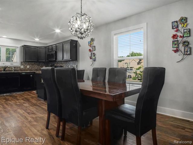 8686 Summer Ridge Drive, Freeland, MI 48623