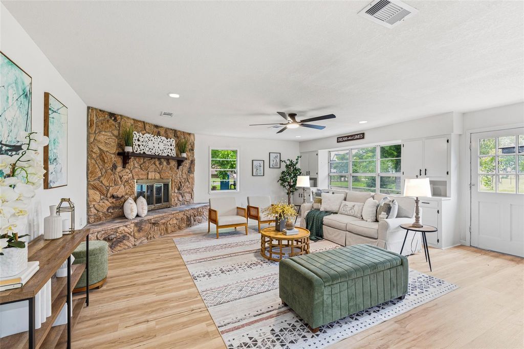 15903 Hickory Bend Drive, Alvin, TX 77511
