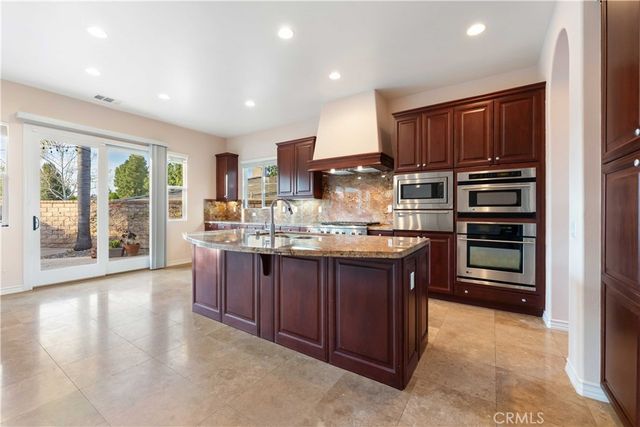 889 Lindamere Court, Simi Valley, CA 93065