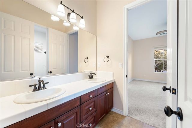 889 Lindamere Court, Simi Valley, CA 93065